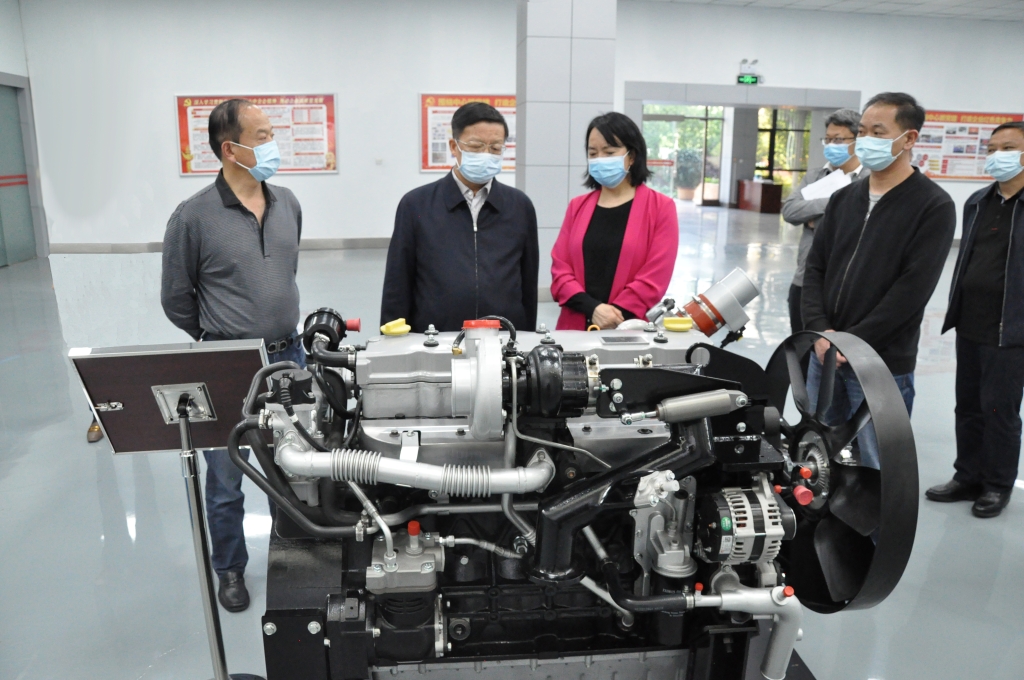 中国（云南）自由商业试验区昆明片区、、、昆明经济手艺开发区党工委主要向导到0638太阳集团官网动力开展调研